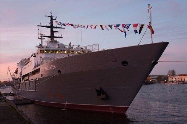 <p>İgor Belousov kurtarma gemisinin St.Petersburg’da gerçekleşen bayrak çekme töreni.</p>
<p> </p>