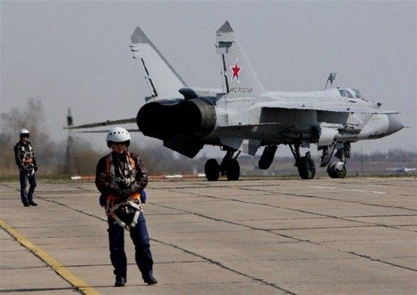<p>İki koltuklu süpersonik uzun menzilli önleyici avcı uçağı MiG-31. Sovyetlerin ilk 4. nesil savaş uçağı.</p>
<p> </p>