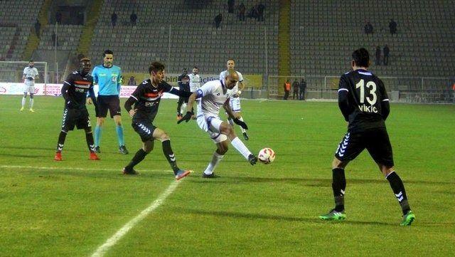 <p>MANİSA 3. LİG'E DÜŞTÜ</p>

<p>Karabük gibi ekonomik sorunlar yaşayan TFF 2. Lig ekibi Manisaspor'un ligin bitimine 7 hafta kala 3. Lig'e düşmesi kesinleşti.</p>

<p>Geçen yıl Spor Toto 1. Lig'den TFF 2. Lig'e düşen, bu sezon da 15 puan silme cezası ve transfer yasağıyla karşı karşıya kalan siyah-beyazlı ekip, Gaziantepspor'dan sonra küme düşmesi kesinleşen ikinci takım oldu.</p>
