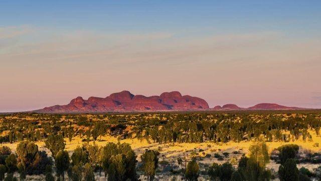 <p>KATA TJUTA, AVUSTRALYA</p>
<p>Aborjin kültüründe kutsal değeri bulunan bölge, 22 bin yıl boyunca Anandu halkına ev sahipliği yapması ile biliniyor. </p>