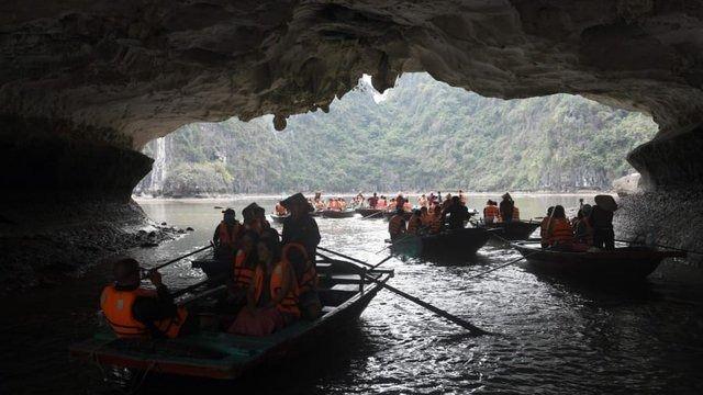 <p>HA LONG KÖRFEZİ, VİETNAM</p>

<p>Bin 969 adacığa ev sahipliği yapan bölgede, çok sayıda yüze köy bulunuyor. </p>
