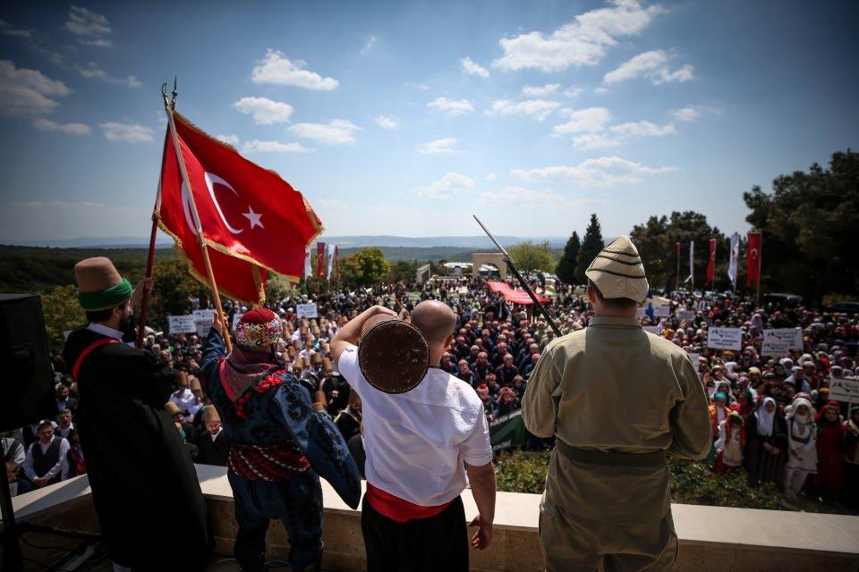 <p>Kur'an ve sünnete sımsıkı sarılıp bu topraklarda ezanın susmamasına, bayrağın inmemesi için elimizden geleni yapmaya hazırız. </p>
