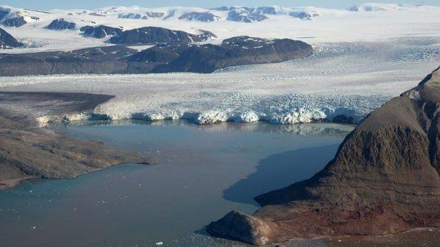 <p>SVALBARD, NORVEÇ</p>
<p>Arktik Denizi'nin ortasında yer alan Svalbard, Kuzey Kutbu ile Norveç arasında konumlanıyor. Bine yakın kutup ayısının bulunduğu bölge, Kuzey Işıkları ile ünlü. </p>