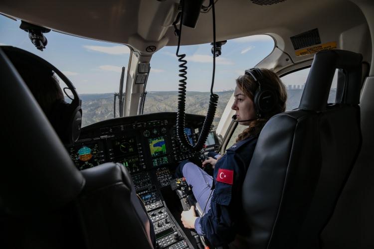<p>Sınavda başarılı olan Erol, gerekli eğitimleri aldıktan sonra bu yıl itibarıyla Havacılık Dairesi Başkanlığında pilot olarak görev yapmaya başladı.</p>