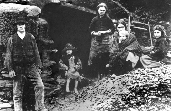 <p>Osmanlı'nın bu alicenaplığı açlıktan, kıtlıktan ve hastalıktan kırılan İrlandalılara bir nebze olsun derman olmuş, pek çok kişiyi ölümden kurtarmıştır.</p>