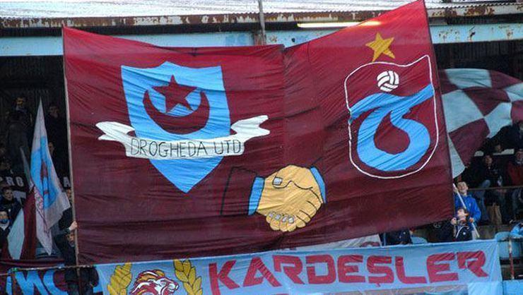 <p>Takma adı 'Türkler' olan bordo-mavili Drogheda United Futbol Takımı, 2012 yılında Trabzonspor ile kardeş takım olmuştur.</p>