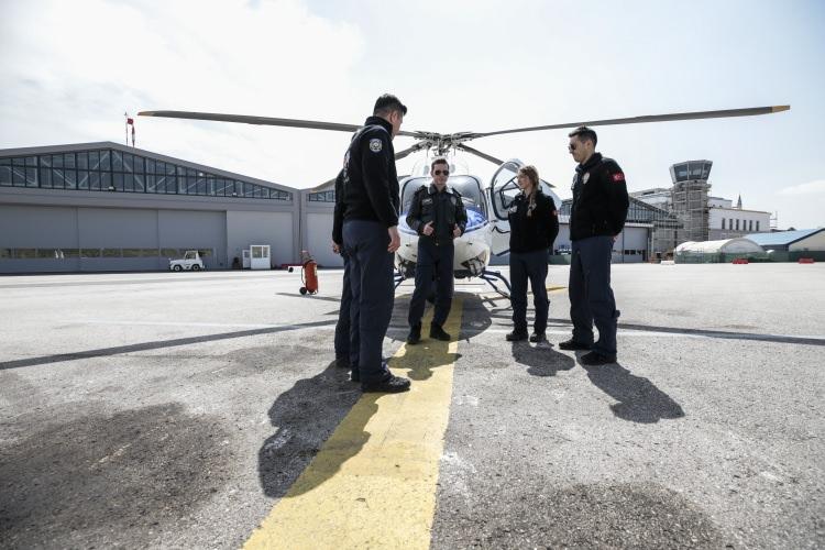<p>İki kadın helikopter pilotu adayının eğitim sürecinde olduklarını anlatan Erol, onlarla birlikte çalışmayı beklediğini dile getirdi.</p>