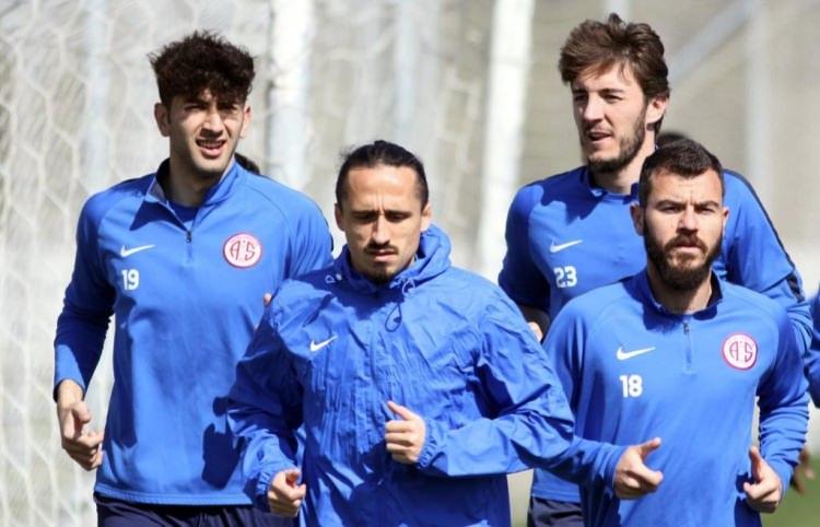 <p>5. Antalyaspor: 48 puan</p>