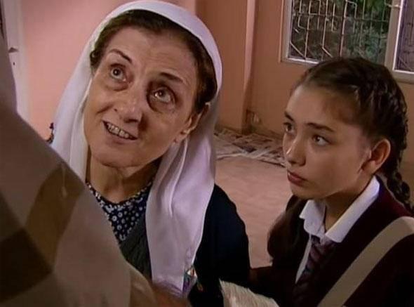 <p>NESLİHAN ATAGÜL - 2006 YAPRAK DÖKÜMÜ</p>
<p> </p>