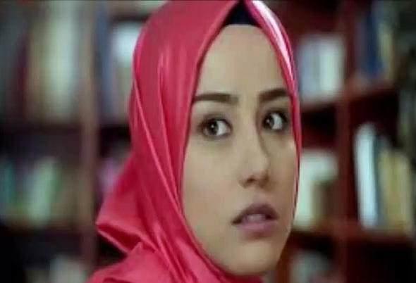 <p>Yayınlandığı dönemde beğeniyle izlenen Huzur Sokağı dizisindeki 'üniversiteli kız'ın kim olduğunu biliyor musunuz?</p>
<p> </p>