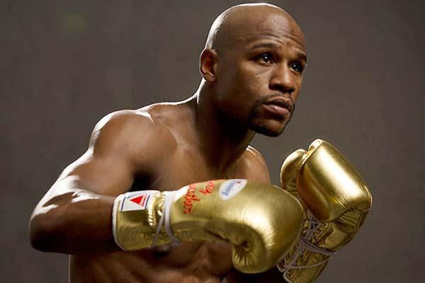 <p>50'de 0'la yenilgisiz olarak bokstan emekli olan dünyaca ünlü boksör Floyd Mayweather dün gece NBA maçında görüntülendi.</p>

<p> </p>
