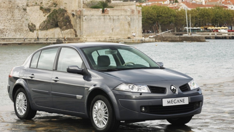 <p>Renault Megane 2006 model</p>

<p> </p>
