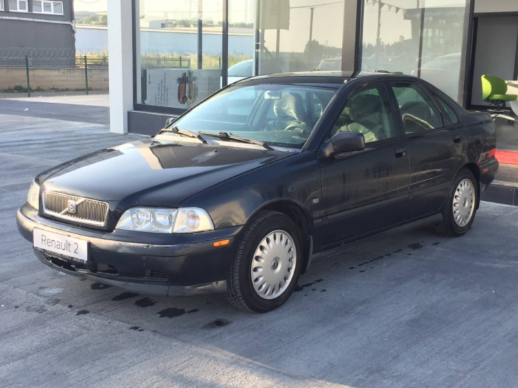 <p>Volvo S40 2000 model</p>

<p> </p>
