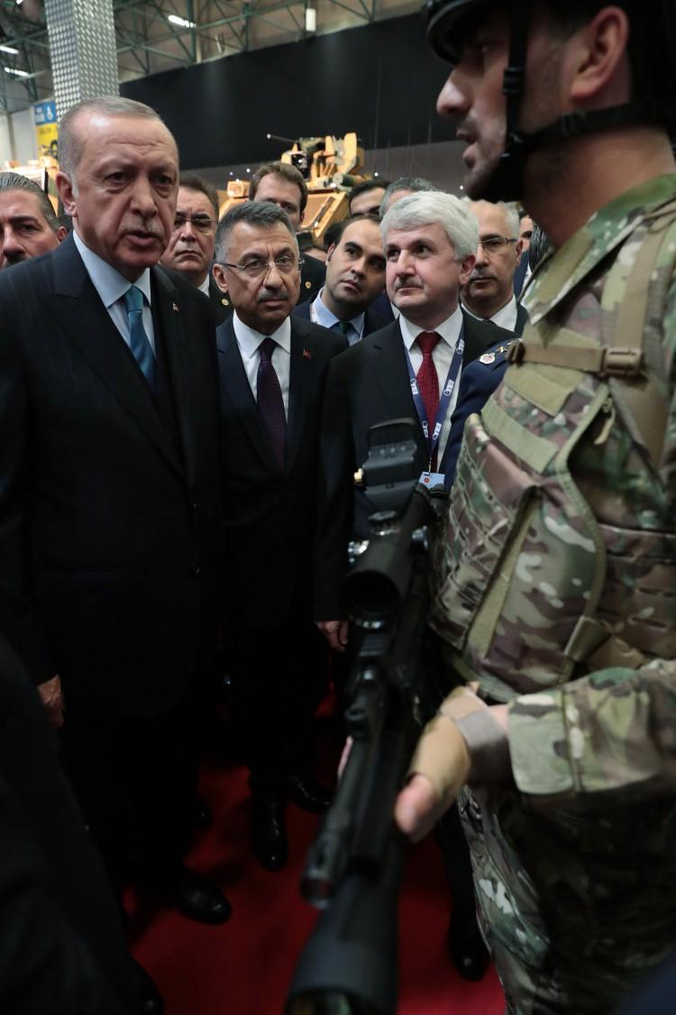<p>Cumhurbaşkanı Recep Tayyip Erdoğan, İstanbul TÜYAP Fuar ve Kongre Merkezi'nde IDEF'19 14. Uluslararası Savunma Sanayi Fuarı açılışına katıldı.</p>

<p> </p>
