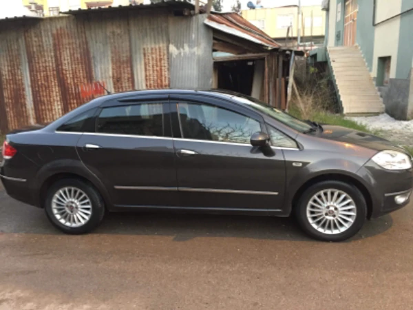 <p>Fiat Linea 2011 model</p>

<p> </p>
