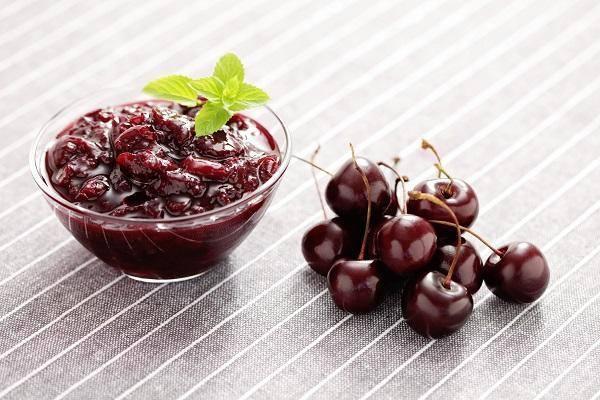 <p><span style="color:#800080"><strong>KİRAZ REÇELİ</strong></span></p>
<p><strong>1 yemek kaşığı: </strong>57 kcal</p>
