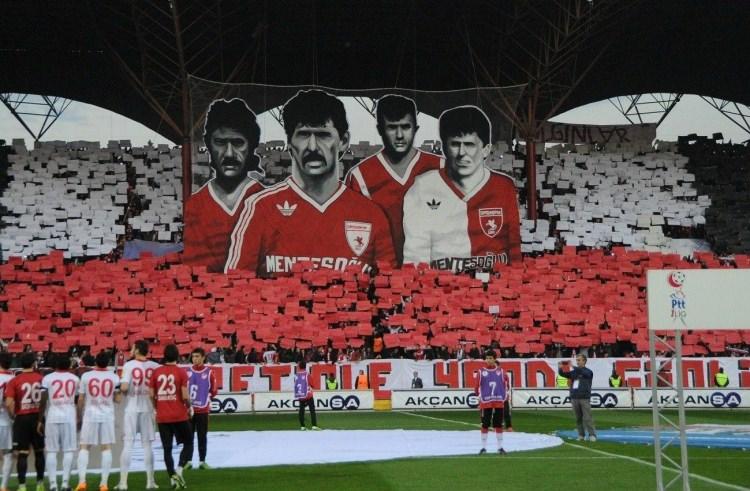 <p><span style="color:#B22222"><strong>Samsunspor'un 30 yıllık acısı</strong></span></p>

<p>Samsunspor kafilesini, 20 Ocak 1989'da Malatyaspor ile oynayacağı lig müsabakasına giderken taşıyan otobüs, Havza ilçesinde kamyonla çarpıştı.</p>
