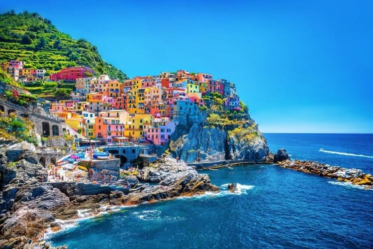 <p>6- Cinque Terre, İtalya</p>
