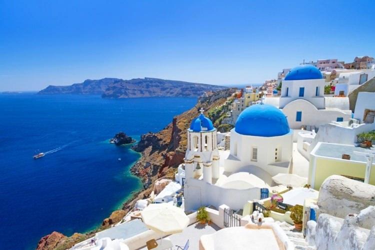 <p>3- Santorini Adası, Yunanistan</p>
