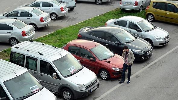 <p>Yüksek otomobil fiyatları nedeniyle ikinci ele yönelen tüketiciler bütçelerine göre araba aramaya başladı.</p>

<p> </p>
