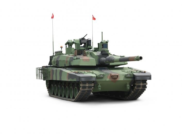 <p><strong> Altay T2 ve insansız kuleli Altay</strong></p>

<p>Müteakip 210 tank, Altay T2 konfigürasyonunda üretilecek ve geliştirilmiş zırh sistemi, mürettebat tahliye kapağı, T1 konfigürasyonunda yer alacak tecrit edilmiş gövde mühimmat rafı ve lazer güdümlü tank topu atış yeteneği kazandırılacak.</p>
