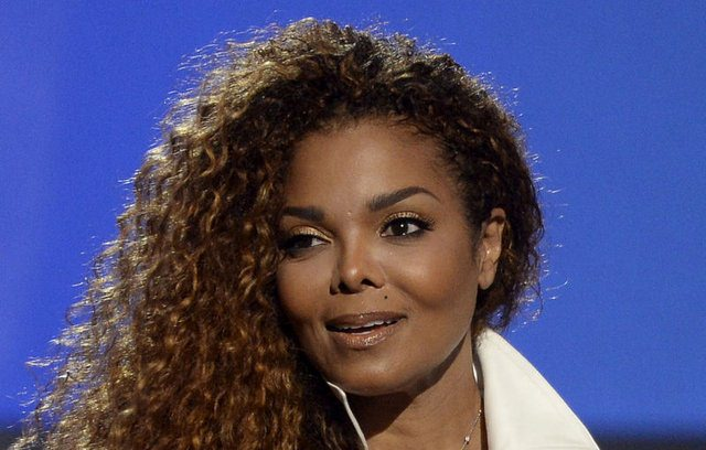 <p>Michael Jackson'un kardeşi Janet Jackson, dinini değiştirip Müslüman olduktan sonra tesettüre girdi.</p>

<p>​</p>
