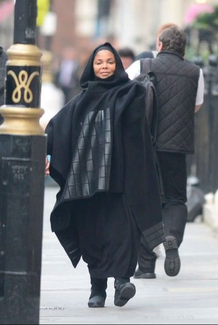 <p>Janet Jackson Müslüman olduktan sonra gözlerden uzak bir hayatı tercih ediyor.</p>

<p> </p>
