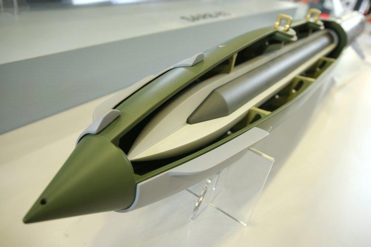<p><strong>Yeni mühimmatlar "bir taşla iki kuş vuracak"</strong></p>

<p> </p>

<p>Türk savunma sanayisi tarafından yeni geliştirilen delici bombaların hem yakın zamanda Türk Silahlı Kuvvetleri (TSK) envanterine katılması hem de sektörün ihracatına katkıda bulunması hedefleniyor.</p>
