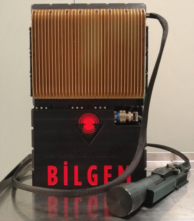 <p>Sadece kızılötesi kamera ile görülebiliyor. 20 kW güç seviyesinde bir geminin güvertesindeki çeliği delebiliyor." ifadelerini kullandı.</p>

