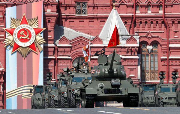 <p>T-72B3 muharebe tankları.</p>

<p> </p>
