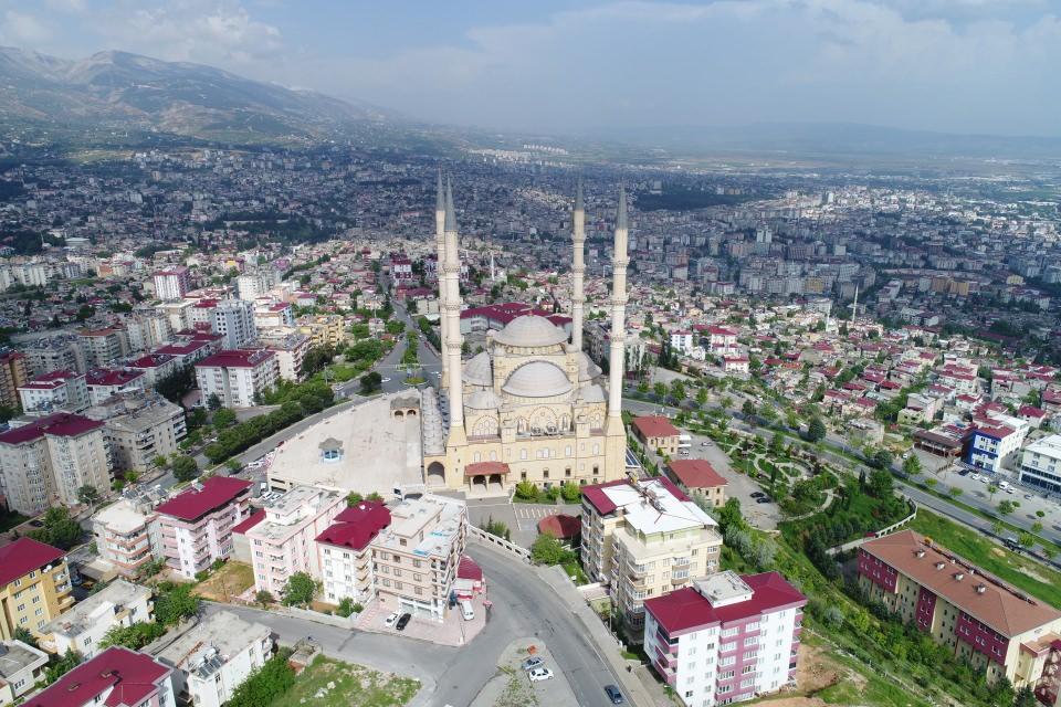 <p>Abdulhamit Han Camisi - Kahramanmaraş</p>
