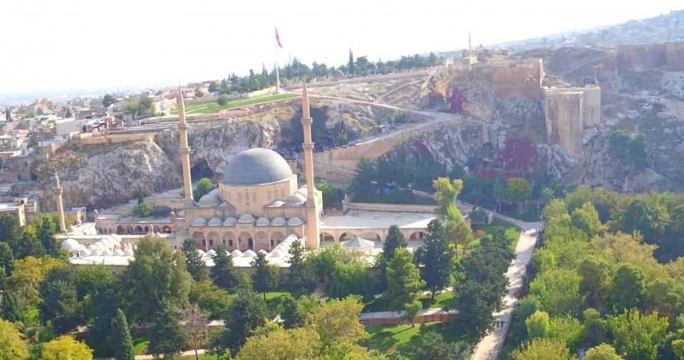 <p>Dergah Camisi - Şanlıurfa'daki Balıklıgöl Yerleşkesi</p>
