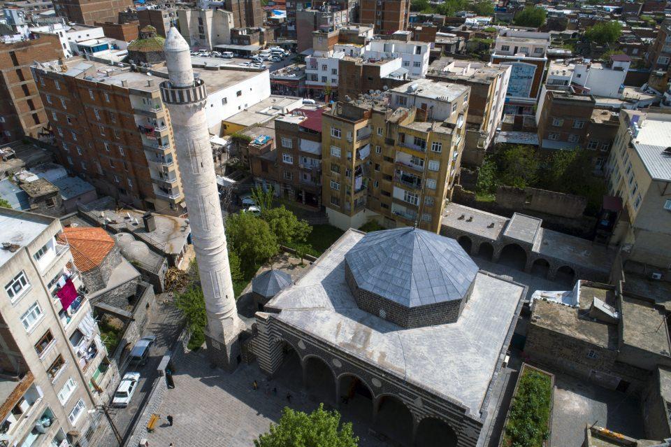 <p>Parlı Safa Camisi - Diyarbakır</p>
