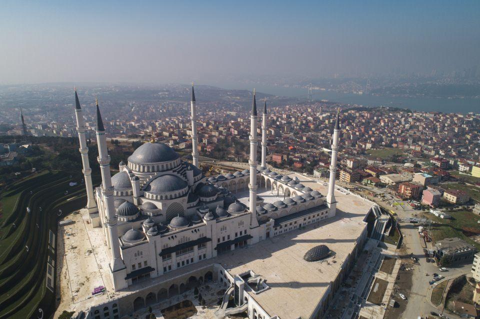 <p>Büyük Çamlıca Camisi - İstanbul</p>

