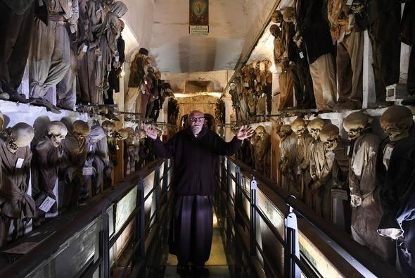 <p>Halka açık olan Catacombe dei Cappuccini Mezarlığı'nın tarihi 16'ncı yüzyıla kadar uzanıyor.</p>

<p> </p>
