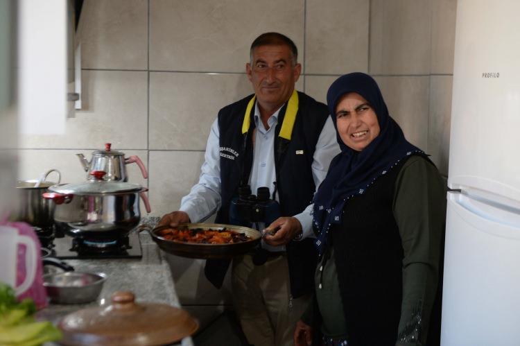 <p>Kahramanmaraş Orman Bölge Müdürlüğüne ait 19 yangın gözetleme kulesinden en kritik olanında görev yaptığını anlatan Korkmaz, burada sadece yangınlara müdahale etmediklerini, bunun yanında sınır hattında yaşanan birçok olaya şahit olduğunu vurguladı.</p>
<p> </p>
