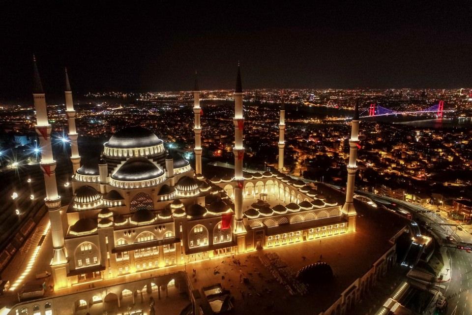 <p>Büyük Çamlıca Camisi - İstanbul</p>
