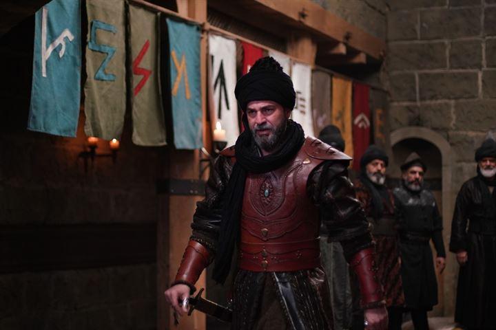 <p>Bu açıklamanın ardından Burak Özcivit ile Engin Altan Düzyatan'ın arası açılmış ikili yan yana hiç görülmemiş ve birbirleri hakkında açıklama yapmaktan kaçmışlardı.</p>
<p> </p>