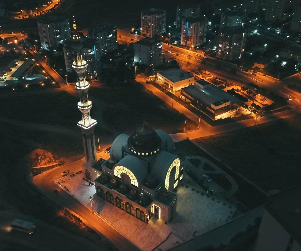 <p>Hatice Bahriye Yağcı Camisi - İzmir</p>