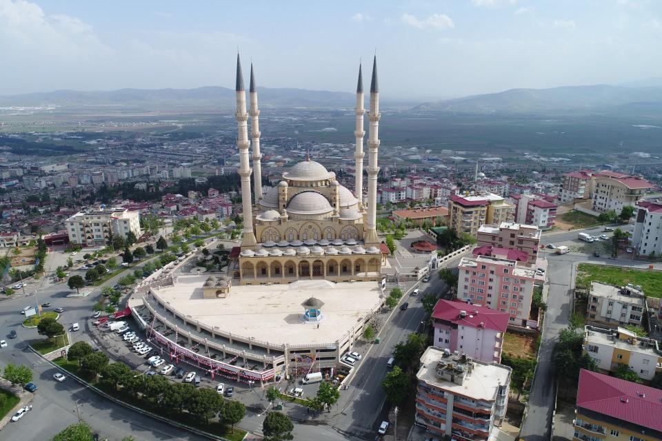 <p>Abdulhamit Han Camisi - Kahramanmaraş</p>
