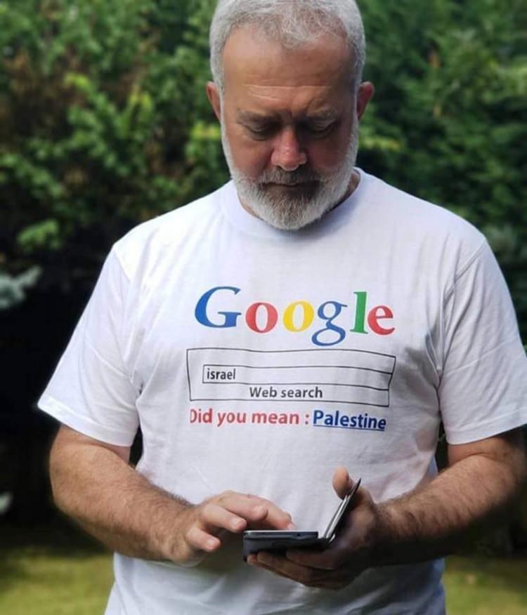 <p>Güçlü lisanı ile sosyal medyayı da sık dık kullanan Yenişehirlioğlu, her fırsatta dünya meselelerine olan duyarlılığını ifade eden paylaşımlarda bulunuyor. </p>