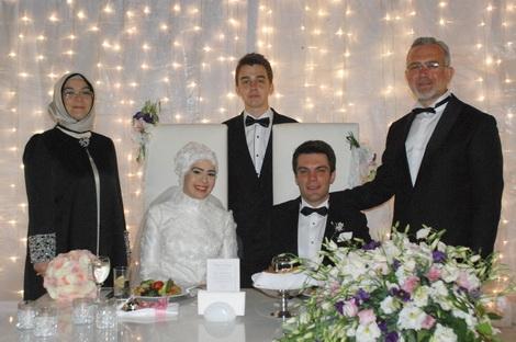 <p>İki çocuk babası olan Yenişehirlioğlu, ilk kitabını 2013 yılında <strong>Son Hasat </strong>adı ile çıkardı. </p>

<p>Daha sonra;</p>

<p>2014<strong> Aşk Cephesi</strong></p>

<p>2014<strong> Aşk çölü</strong></p>

<p>2015 <strong>Kanaviçe</strong></p>

<p> </p>
