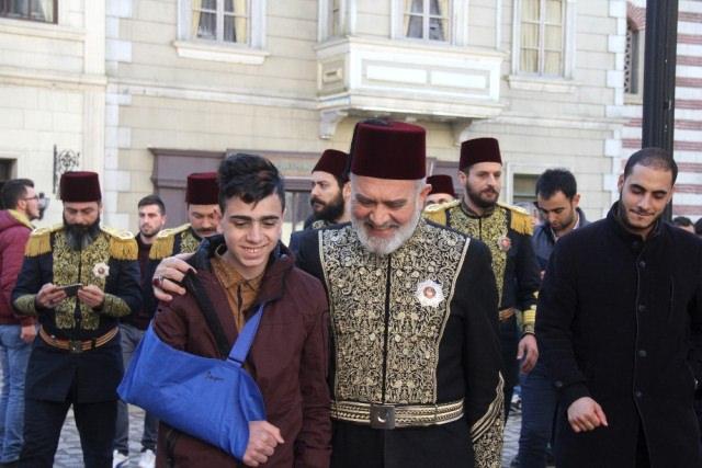 <p>Trt Diyanet'te birçok programda yer alan Yenişehirlioğlu, duyguları kelimelerle ifade etme ustalığını kitapları ile de kanıtlamış oldu. Son olarak hafta içi her gün Trt diyanet radyoda <strong>Hayat Okumalar</strong>ı programı ile tecrübelerini gençlerle paylaşıyor.</p>