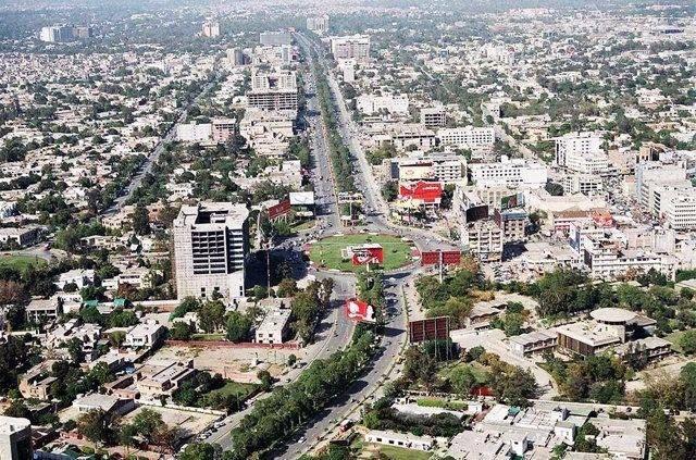 <p>8 PAKİSTAN</p>

<p>Dindar bir insanım: 93%</p>

<p>Dindar değilim: 5%</p>

<p>Ateistim: 1%</p>

<p>Yanıt yok: 1%</p>
