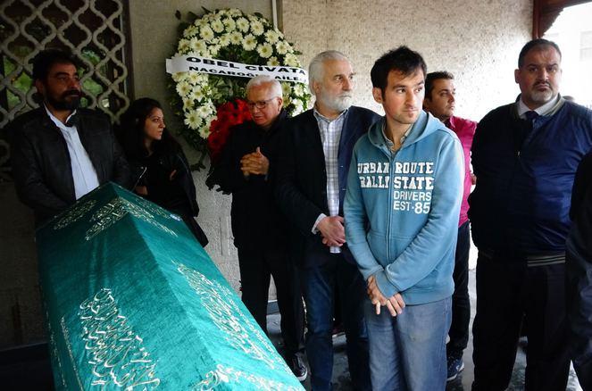 <p>Oyuncunun cenazesi Cuma namazına müteakiben kılındı.</p>