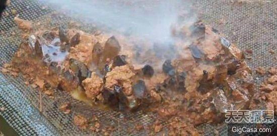 <p>&Ccedil;amurları temizledik&ccedil;e g&ouml;zlerine inanamadı...</p>

<p>&nbsp;</p>
