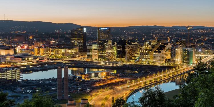 <p>Norveç'in başkenti Oslo'da 18 saat 43 dakika,</p>
<p> </p>