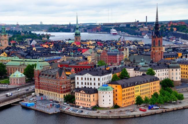 <p>İsveç'in başkenti Stockholm'de 18 saat 38 dakika,</p>
<p> </p>