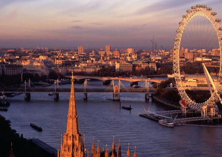 <p>İngiltere'nin başkenti Londra'da 17 saat 51 dakika,</p>
<p> </p>