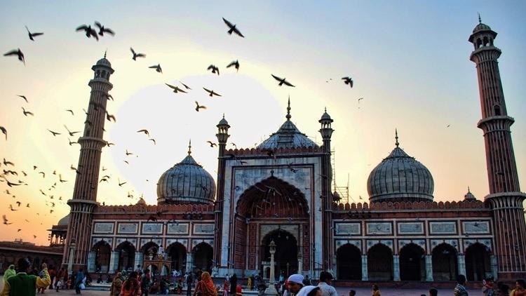 <p>Hindistan'ın başkenti Yeni Delhi'de 14 saat 51 dakika,</p>
<p> </p>